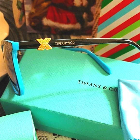 👄TIFFANY & COMPANY SUNGLASSES ✅ MADE IN ITALY BOX, CASE INCLUDED✅ - Picture 2 of 7